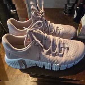 Nike Women's Shoes in Light Purple and White